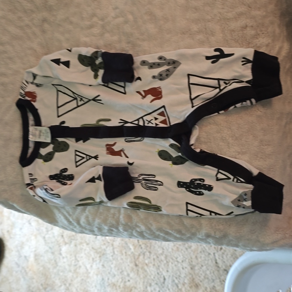 4 Pairs Carter's pajamas